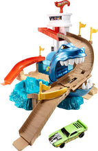 Carica l&#39;immagine nel visualizzatore di Gallery, Hot Wheels- Playset Lo Squalo Sta Attaccando, Pista con Macchinina Cambia Colore, Giocattolo per Bambini 4+Anni, BGK04