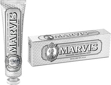 Carica l'immagine nel visualizzatore di Gallery, Marvis Dentifricio per Fumatori con Menta Sbiancante, 85 ml