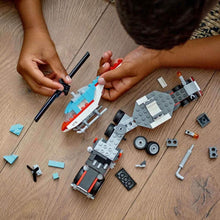 Carica l&#39;immagine nel visualizzatore di Gallery, LEGO Creator 3 in 1 Autocarro con Elicottero, Giochi per Bambini e Bambine da 7 Anni, Camion Giocattolo Ricostruibile in Aereo e Cisterna o in Auto da Corsa e SUV, Idea Regalo di Compleanno 31146