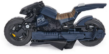 Carica l'immagine nel visualizzatore di Gallery, DC Comics, Veicolo Batman Adventures 2 in 1, Batcycle Trasformabile, Macchina Batman Compatibile con Tutte Le Action Figure Batman, Batmobile Trasformabile, Giochi per Bambini e Bambine, 4+ Anni