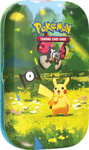 Carica l'immagine nel visualizzatore di Gallery, Pokémon: miniscatola da collezione Pikachu dell’espansione 30° Anniversario del GCC Pokémon (1 foglio di adesivi, 1 carta con l’illustrazione della miniscatola e 2 buste di espansione), Ed. Italiano