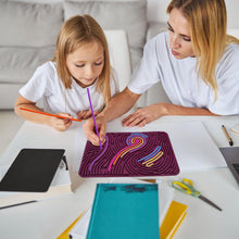Carica l'immagine nel visualizzatore di Gallery, OMJMYY Sensory Activity Board 20 x 29.5 cm Tavola da attività Sensoriale Silicone Fidget Toy con Borsa da Viaggio e 40 C