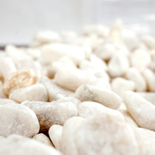 Carica l'immagine nel visualizzatore di Gallery, Ghiaia per giardino e decorazione interna ed esterna (bianco, 850g)