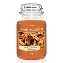 Carica l'immagine nel visualizzatore di Gallery, Yankee Candle Candela Profumata In Giara Grande | Bastoncino Di Cannella | Durata Fino A 150 Ore | Cinnamon Stick, Candele in Giara Grande