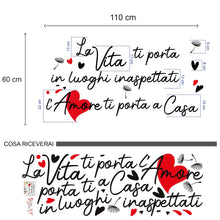 Carica l'immagine nel visualizzatore di Gallery, Adesivo Murale Wall Stickers Frase Citazione Adesivi Murali Decorazione interni LA VITA TI PORTA IN LUOGHI INASPETTATI L'AMORE TI PORTA A CASA Misura 110 x 60 cm Stickerdesign