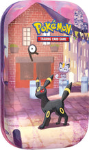 Carica l'immagine nel visualizzatore di Gallery, Pokémon: miniscatola da collezione Umbreon dell’espansione 30° Anniversario del GCC Pokémon (1 foglio di adesivi, 1 carta con l’illustrazione della miniscatola e 2 buste di espansione), Ed. Italiano