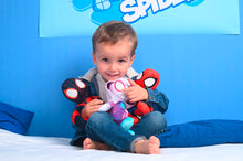 Carica l'immagine nel visualizzatore di Gallery, Simba - Disney Plush Marvel Spidey, 6315875810X12, +0 mesi, altezza 25 cm, in morbido tessuro, occhi che brillano al buio