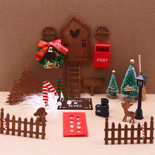 Carica l'immagine nel visualizzatore di Gallery, AOKITO Porta Elfo Natale Kit, Porticina Elfo Natale Legno Accessori, Porta Elfo Magica con Ghirlanda di Natale, Mini Albero Natale, Scopa, Stivali, Scala, Decorazioni Natalizie Regali per Bambini Set