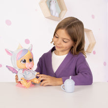 Carica l&#39;immagine nel visualizzatore di Gallery, Cry Babies Loving Care Fantasy Jenna | Bambola interattiva che piange lacrime vere, con pigiama intercambiabili - Bambola giocattolo funzionale per bambini dai 18 mesi in su