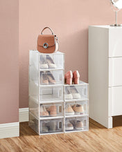 Carica l'immagine nel visualizzatore di Gallery, SONGMICS Scatole per Scarpe, Contenitori per Scarpe, Organizzatori Portascarpe Pieghevoli e Impilabili, Fino alla Taglia 43, Set di 8, Trasparente e Bianco Nuvola LSP066W08