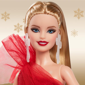 Barbie Signature - Barbie Magia delle Feste 2024, Bambola Bionda con Abito e Gonna A Quadri, Confezione da Esporre, Regalo per Le Feste, Giocattolo per Bambini, 6+ Anni, Hrm65