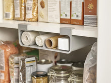 Carica l'immagine nel visualizzatore di Gallery, Joseph Joseph - CupboardStore, portaoggetti sotto scaffale per pellicola, Polipropilene, stagnola e sacchetti, organizer salvaspazio - Una taglia Colore: grigio