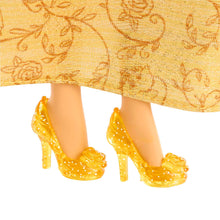 Carica l&#39;immagine nel visualizzatore di Gallery, Mattel Disney Princess - Belle bambola con capi e accessori scintillanti ispirati al film, giocattolo per bambini, 3+ Anni, HLW11