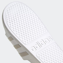Carica l'immagine nel visualizzatore di Gallery, adidas Adilette Aqua Slides, Infradito Unisex - Adulto, Cloud White Platinum Cloud White, 39 EU