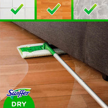 Carica l'immagine nel visualizzatore di Gallery, Swiffer Dry Panni Cattura Polvere, 120 Panni, Cattura e Intrappola Polvere e Sporco, Ottimo per i Peli di Animale, per Tutti i Tipi di Pavimenti, Maxi Formato