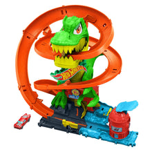 Carica l'immagine nel visualizzatore di Gallery, Hot Wheels T-Rex Battaglia Infuocata con macchinina in Scala 1:64