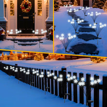 Carica l'immagine nel visualizzatore di Gallery, Qoosea Albero di Natale Luci Solare da Giardino, 4 Pezzi 8 Modalità Lampade Solari Alberi di Natale con 80LED Fiocco di 