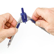 Carica l'immagine nel visualizzatore di Gallery, STAEDTLER compasso professionale leggero e regolabile, dotato di adattatore universale e mine di ricambio, ideale per il disegno tecnico, 553 01