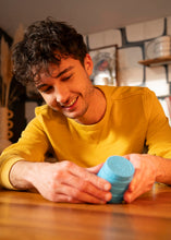 Carica l'immagine nel visualizzatore di Gallery, Asmodee – PERUDO (Nuova Edizione) – Gioco da Tavolo di Bluff