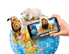Carica l'immagine nel visualizzatore di Gallery, Clementoni Sapientino Più - Esploramondo Real Time, Mappamondo Bambini 7+ Anni, Globo Educativo, Penna Bluetooth e App per Foto e Video in Diretta, 28 Attività, Made in Italy, Lingua Italiana, 16446