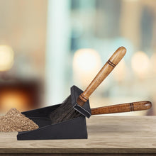 Carica l'immagine nel visualizzatore di Gallery, Relaxdays Kit Scopa e Paletta per Camino, Set Accessori Pulizia Legna e Stufa, in Ferro e Manico in Legno, Nero Marrone