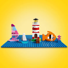 Carica l&#39;immagine nel visualizzatore di Gallery, LEGO Classic Base Blu, Tavola per Costruzioni Quadrata con 32x32 Bottoncini, Piattaforma Classica per Mattoncini per Costruire ed Esporre i Modellini, Giochi per Bambini e Bambine da 4 Anni 11025