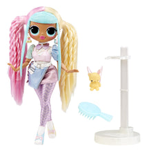 Carica l&#39;immagine nel visualizzatore di Gallery, L.O.L. Surprise! OMG House of Surprises Bambola alla Moda Serie 2, CANDYLICIOUS, Include accessori e supporto per la bambola, Da collezione, Età: 4+ anni, 586111