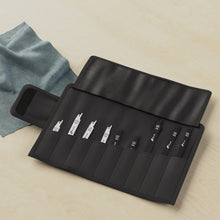 Carica l'immagine nel visualizzatore di Gallery, Amazon Basics Set di lame per sega a gattuccio, con tasca organizer, 32 unità, Bianco e Nero