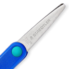 Carica l'immagine nel visualizzatore di Gallery, STAEDTLER, forbici per mancini con punte arrotondate e impugnatura ergonomica, perfette per bambini, 965 14LNBK