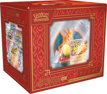 Carica l'immagine nel visualizzatore di Gallery, GCC Pokémon: collezione super premium Charizard-ex (tre carte promozionali olografiche, una statuina con espositore da una carta e 10 buste di espansione)