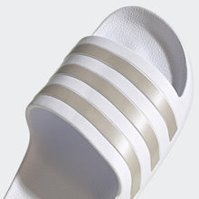 Carica l'immagine nel visualizzatore di Gallery, adidas Adilette Aqua Slides, Infradito Unisex - Adulto, Cloud White Platinum Cloud White, 39 EU
