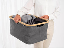 Carica l'immagine nel visualizzatore di Gallery, Brabantia Cesta per panni richiudibile 40L - Cesto impermeabile per il bucato bagnato e asciutto - Cesto per riporre vestiti e biancheria - Maniglie morbide - Accessorio per la casa - Pepper Black