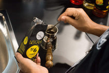Carica l'immagine nel visualizzatore di Gallery, Caffè TURCO - Miscela di caffè 100% Arabica macinato MIKAH® secondo la tradizione turca - 4 Sacchetti da 125gr (Caffè turco TRADIZIONALE)