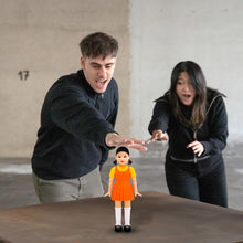 Carica l'immagine nel visualizzatore di Gallery, Gioco Bambola Young-Hee di Squid Game, Dalla Serie Netflix, Gioca a Luce Rossa e Luce Verde, Bambola Elettronica, Ha Sen