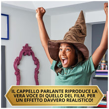 Carica l&#39;immagine nel visualizzatore di Gallery, Wizarding World | Cappello Parlante Interattivo di Harry Potter | Voce originale dei film di Harry Potter | 15 frasi in italiano/tedesco | Accessori Harry Potter dai 5 anni in su