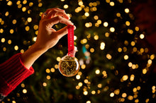 Carica l&#39;immagine nel visualizzatore di Gallery, Mazzetti D&#39; Altavilla Pallina Alcolica&quot; - &quot;Merry grappa&quot; - 100 ml