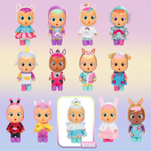 Carica l'immagine nel visualizzatore di Gallery, CRY BABIES MAGIC TEARS Storyland Dress Me Up, Mini Bambola Sorpresa che Piange Lacrime Vere con Vestiti Intercambiabili - Regalo Ottimo per Bambini +3 Anni