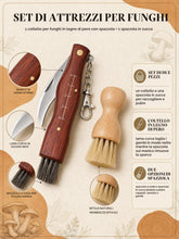 Carica l'immagine nel visualizzatore di Gallery, Coltello per Funghi con Spazzola, Kit 2 Pezzi in Legno di Pero e Zucca Naturale, Lama Curva Affilata per Raccolta Sosten