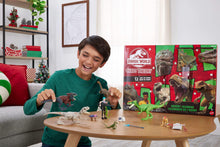 Carica l&#39;immagine nel visualizzatore di Gallery, Mattel Jurassic World - Calendario dell&#39;Avvento 2025, 12 finestrelle a sorpresa con Smoothie e altri 8 dinosauri, personaggio Brooklynn e tanti accessori, giocattolo per bambini, 4+ anni, JGM17