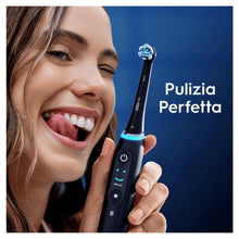 Carica l'immagine nel visualizzatore di Gallery, Oral-B Testine di Ricambio iO Series Ultimate Clean, 2 testine rotonde originali per Spazzolino Elettrico, setole CrissC