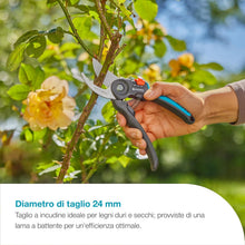 Carica l'immagine nel visualizzatore di Gallery, Gardena Forbici da giardino PremiumCut Flex, taglio bypass, per legno fresco, diametro di taglio 24 mm, impugnature ergonomiche, lame PowerCoating, made in Germany (12242-20)