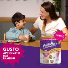 Carica l'immagine nel visualizzatore di Gallery, PEDIASURE Crescita e Sviluppo, Integratore Alimentare per Bambini da 1+, Multivitaminico con 27 Vitamine e Minerali e Proteine, Confezione 400g, gusto Cookies &amp; Cream