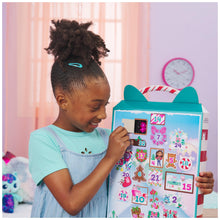 Carica l'immagine nel visualizzatore di Gallery, Gabby’s Dollhouse, Calendario Avvento 2023, 24 Giocattoli a Sorpresa con Personaggi, Adesivi e Accessori per la Casa delle Bambole di Gabby, Giocattoli per Bambine e Bambini, 3+ Anni