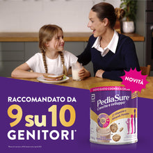 Carica l'immagine nel visualizzatore di Gallery, PEDIASURE Crescita e Sviluppo, Integratore Alimentare per Bambini da 1+, Multivitaminico con 27 Vitamine e Minerali e Proteine, Confezione 400g, gusto Cookies &amp; Cream