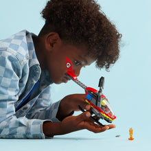 Carica l&#39;immagine nel visualizzatore di Gallery, LEGO City Elicottero dei Pompieri, Veicolo Giocattolo da Costruire con 2 Elementi Lancia-Acqua e Minifigure del Pilota Vigile del Fuoco, Giochi per Bambini e Bambine da 5 Anni, Regalo Divertente 60411