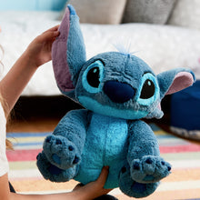 Carica l'immagine nel visualizzatore di Gallery, Disney Store peluche ufficiale medio per bambini Stitch, 38 cm, personaggio coccoloso con consistenza sfumata e dettagli ricamati, orecchie flessibili - per bimbi dai 0 anni in su