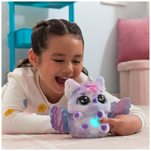 Carica l'immagine nel visualizzatore di Gallery, HATCHIMALS Alive, Uovo Mystery Hatch Pufficorn, Peluche Interattivo a Sorpresa con Effetti Speciali, Nebbia, Luci, 100 Reazioni e Suoni, Giocattoli per Bambini e Bambine, 5+ Anni - Modelli Variabili