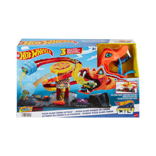 Carica l'immagine nel visualizzatore di Gallery, Hot Wheels 'Let's Race' Netflix - Attacco del Cobra in Pizzeria, playset con pista a spirale e funzione a scomparsa casuale con 3 percorsi, una macchinina in scala 1:64 inclusa, 3+ anni, HTN81