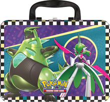 Carica l'immagine nel visualizzatore di Gallery, Pokémon Bauletto da collezione del GCC Codaurlante ed Eroeferreo (due carte promozionali olografiche, sei buste e tanto altro), edizione in italiano