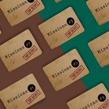 Carica l'immagine nel visualizzatore di Gallery, Oh Happy Games - L'Impostore - Riesci a scoprirlo? Bluff, creatività, gioco di parole e di sospetto! Divertente Gioco da tavolo per bambini e adulti